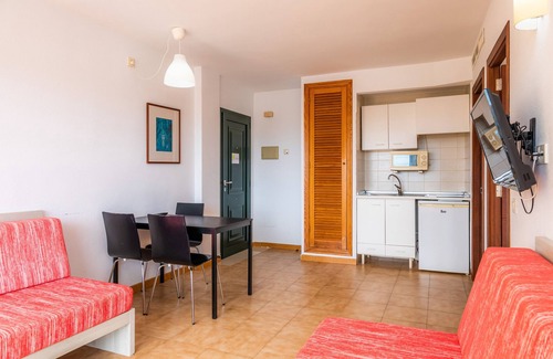 Son Servera House | Holiday Home 'Apto Con Terraza 403' with with Shared Pool, Private Terrace and Air Conditioning