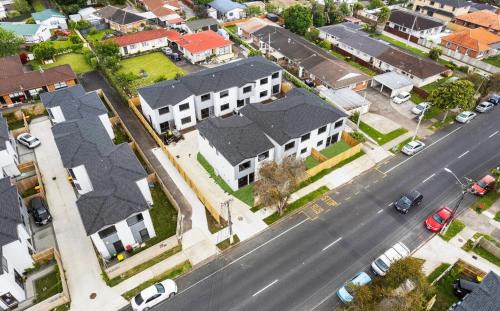 Papatoetoe House | Holiday Home at Huia Road