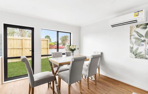 Papatoetoe House | Holiday Home at Huia Road