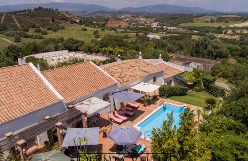 Alcalar House | Holiday Home at Portimão with Fenced Garden