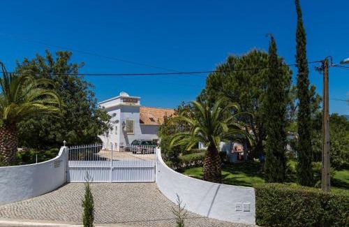 Alcalar House | Holiday Home at Portimão with Fenced Garden