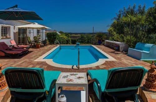 Alcalar House | Holiday Home at Portimão with Fenced Garden