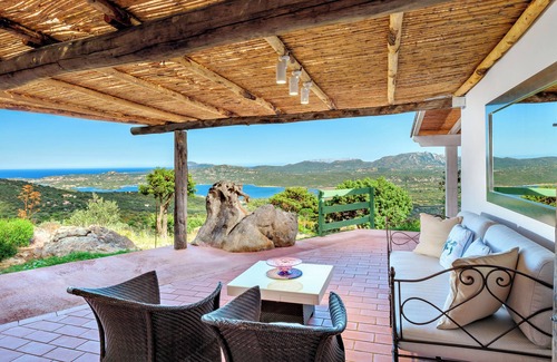 Olbia House | Holiday Home 'Bellavista' with Sea View, Private Terrace, Wi-Fi and A/C