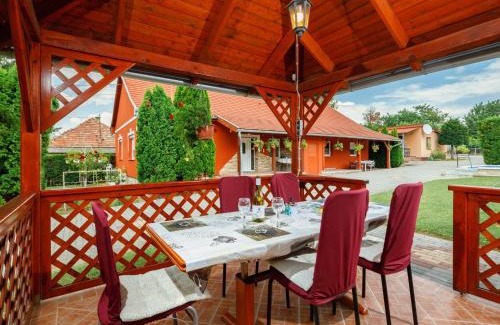 Balatonszarszo House | Holiday Home Brigi by Interhome