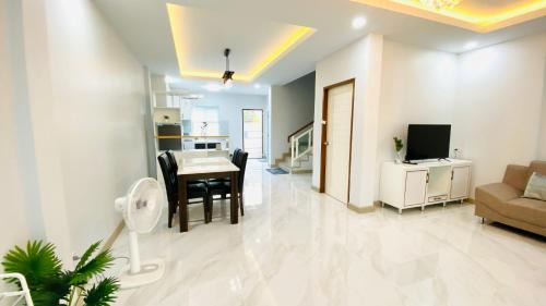 Nong Pa Khrang Villa | Holiday Home By Lucky