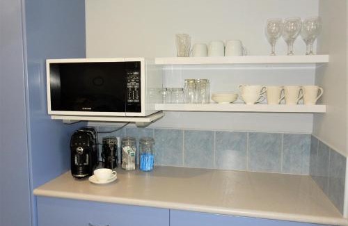 Akaroa House | Holiday home by the beach in St Helens
