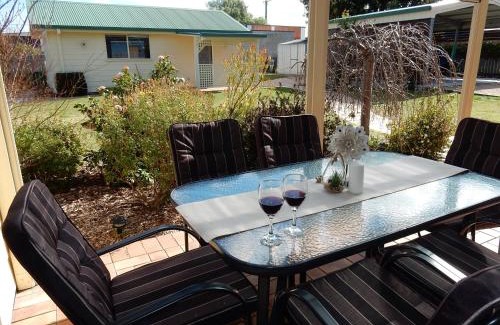 Akaroa House | Holiday home by the beach in St Helens