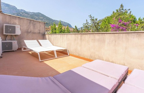 Soller Villa | Holiday Home C'as Pobres with Mountain View, Wi-Fi, A/C & Balcony