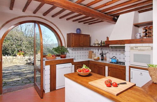 Panzano in Chianti House | Holiday Home 'Chianti Loft' with Mountain View, Wi-Fi and Air Conditioning
