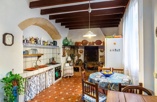 Sencelles House | Holiday Home 'Ca Na Pereta' with Private Terrace, Private Garden and Wi-Fi