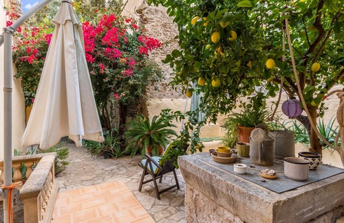 Sencelles House | Holiday Home 'Ca Na Pereta' with Private Terrace, Private Garden and Wi-Fi