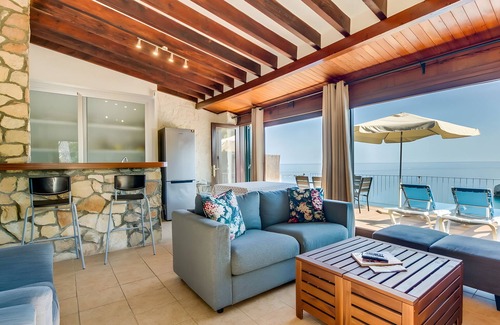 Deia House | Holiday Home 'Cala Deia' with Sea View, Wi-Fi and Air Conditioning
