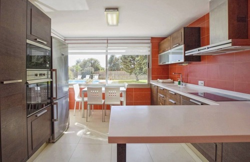 Binissalem House | Holiday Home 'Caleu' with Mountain View, Wi-Fi and Air Conditioning