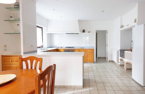 Regencos House | Holiday Home 'Can Pujadas' with Mountain View, Private Pool and Wi-Fi