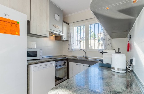 Arnella House | Holiday Home 'Cap D'or House' with Sea View, Shared Pool and Wi-Fi