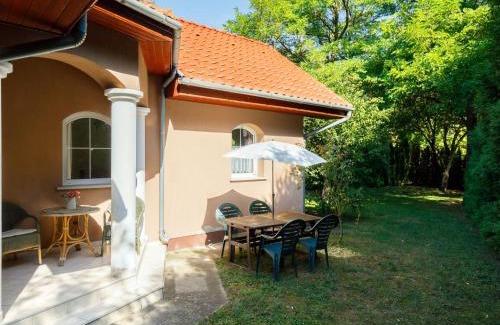 Balatonoszod House | Holiday Home Capella by Interhome