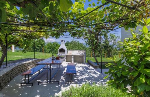 Pican House | Holiday Home Carlo by Interhome
