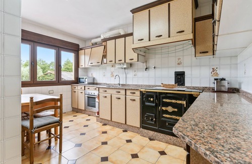 Sales House | Holiday Home 'Carmina' with Mountain View, Private Terrace and Wi-Fi