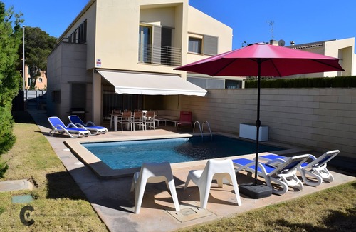 Puig de Ros House | Holiday Home 'Carpe Diem' with Private Pool, Wi-Fi and Air Conditioning