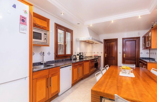 Es Pelats House | Holiday Home 'Cas Bunyoler' with Private Pool, Private Terrace and Wi-Fi
