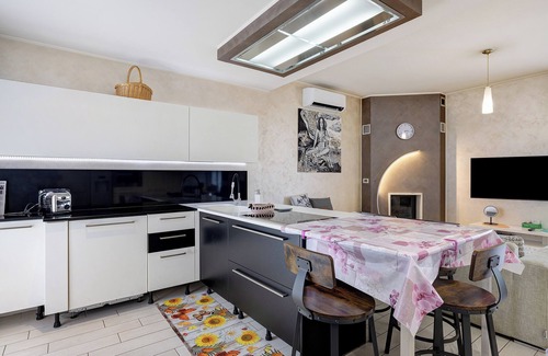 Moasca House | Holiday Home 'Casa Di Titti' with Private Pool, Wi-Fi and Air Conditioning