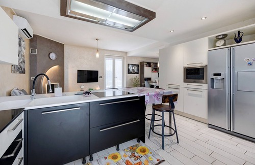 Moasca House | Holiday Home 'Casa Di Titti' with Private Pool, Wi-Fi and Air Conditioning