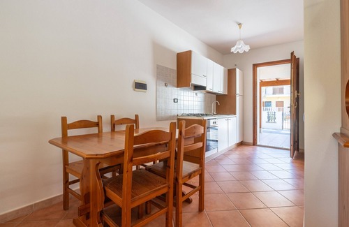 Porto Pino House | Holiday Home 'Casa Giuliana' with Shared Terrace, Private Garden and Air Conditioning