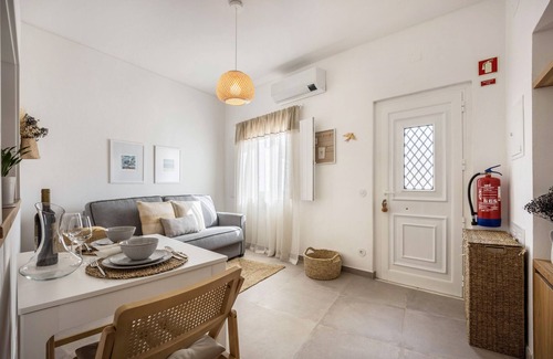Vila do Bispo House | Holiday Home 'Casa Mateus' with Terrace & Wi-Fi