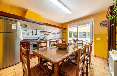 Ses Bardetes House | Holiday Home “Casa Marino” with Sea View, Terrace & Wi-Fi