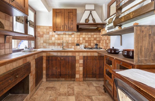 Sorso House | Holiday Home 'Casa Pergolato' with Terrace, Shared Garden & Wi-Fi