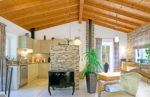 Baiona House | Holiday Home 'Casa Peixe - Selão Da Eira' with Sea View, Shared Pool and Wi-Fi