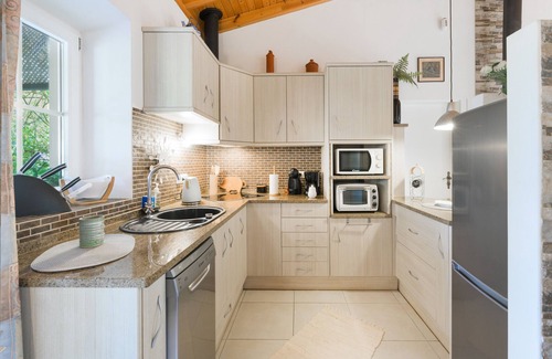 Baiona House | Holiday Home 'Casa Peixe - Selão Da Eira' with Sea View, Shared Pool and Wi-Fi