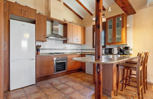 Deltebre House | Holiday Home 'Casa Rue' with Private Pool, Wi-Fi and Air Conditioning