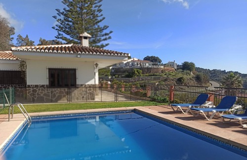 Casarabonela House | Holiday Home 'Casa Rural Paca Perea' with Mountain View, Private Pool and Wi-Fi