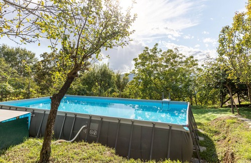 Bagnone House | Holiday Home 'Casa Stupenda a Bagnone' with Mountain View, Private Pool and Wi-Fi