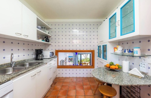 Portocolom House | Holiday Home Casa Vacacional Es Niu with Sea View, Garden & Wi-Fi