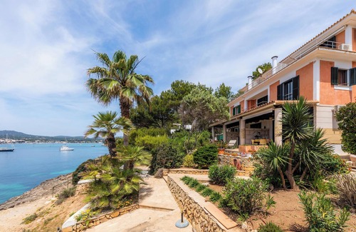 Portocolom House | Holiday Home Casa Vacacional Es Niu with Sea View, Garden & Wi-Fi