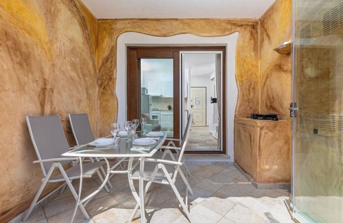 Pittulongu House | Holiday Home 'Casa Vacanze Lo Squalo' with Wi-Fi and Air Conditioning
