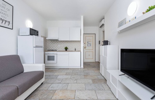 Pittulongu House | Holiday Home 'Casa Vacanze Lo Squalo' with Wi-Fi and Air Conditioning