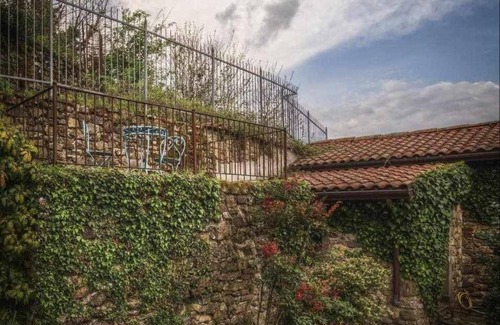 Bagnone House | Holiday Home 'Casale La Compagnia' with Mountain View, Private Garden and Wi-Fi