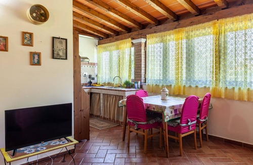 Marina di Massa House | Holiday Home 'Casina Del Glicine'
