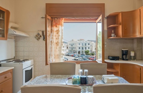 Ermoupoli House | Holiday Home 'Central Apartment Lili' with Air Conditioning