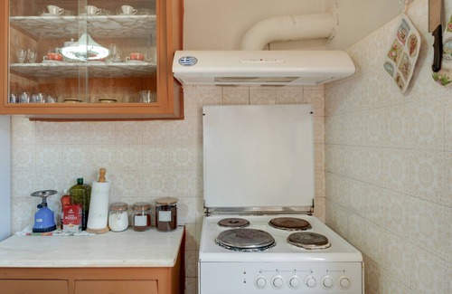 Ermoupoli House | Holiday Home 'Central Apartment Lili' with Air Conditioning