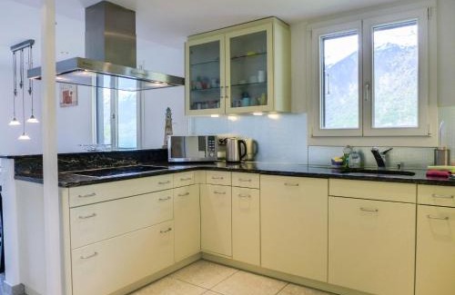 Brienz House | Holiday Home Chalet Aaregg by Interhome