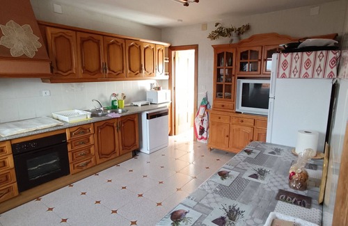 Lanjaron House | Holiday Home 'Chalet Venta Del Aire' with Mountain View, Wi-Fi and Air Conditioning