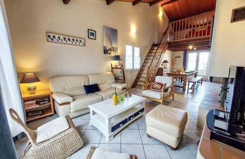 L'Epine House | Holiday Home Charme de la Grande Bosse by Interhome