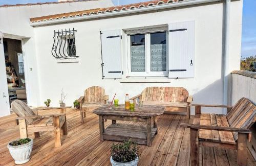 L'Epine House | Holiday Home Charme de la Grande Bosse by Interhome