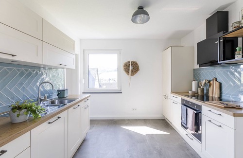 Eslohe House | Holiday Home 'Dorfhaus1953' with Shared Terrace, Shared Garden and Wi-Fi