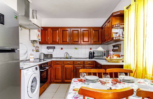 Horta House | Holiday Home 'Da Boa Vista' with Sea View and Wi-Fi