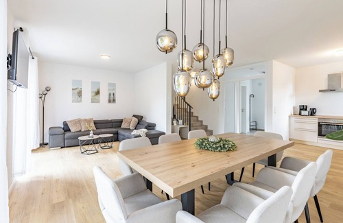 Lembruch House | Holiday Home 'Das Strandhaus 2' with Shared Terrace and Wi-Fi